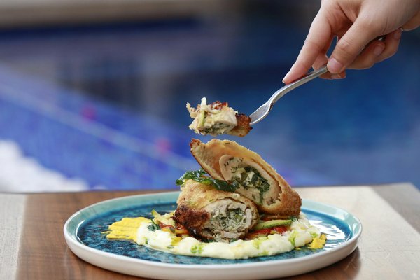 What are the key trends driving the UK automotive market in 2024?